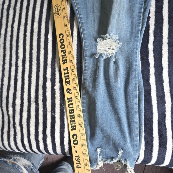 Distressed 22W Judy Blue Crop Fit Jeans - Picture 7 of 12